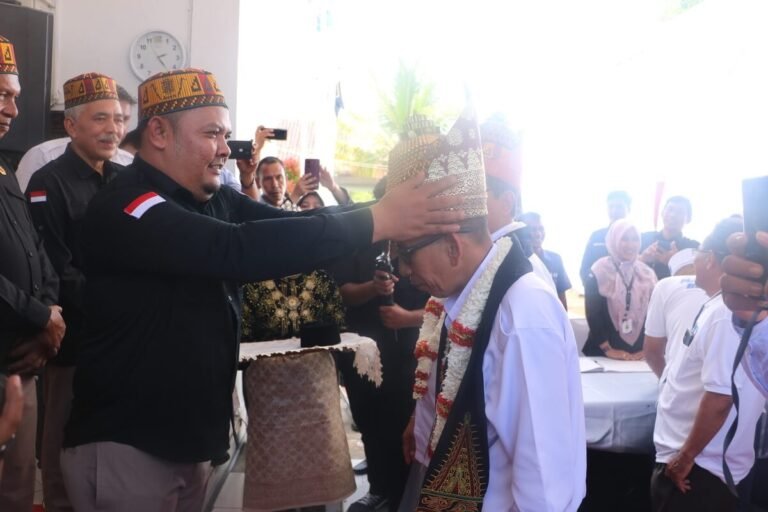 Yusdi-Syamsuddin Resmi Mendaftar ke KIP Aceh Jaya, Diiringi Shalawat Badar
